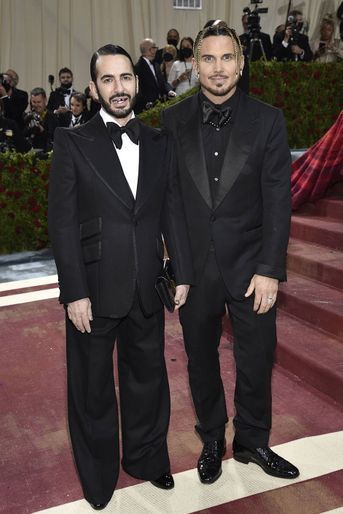 Marc Jacobs et son mari Char Defrancesco au gala du Met à New York, le 2 mai 2022. 