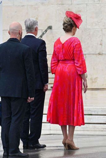 La reine des Belges Mathilde, de dos, en Grèce, le 2 mai 2022