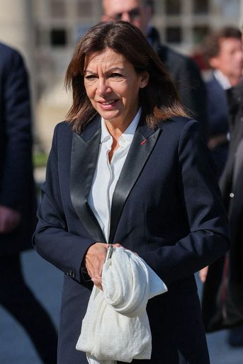 Anne Hidalgo aux obsèques de la chanteuse Régine au Crematorium du cimetière du Père-Lachaise à Paris. Le 9 mai 2022.