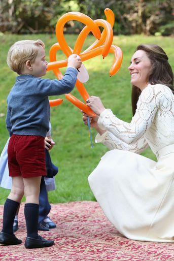 Kate Middleton joue Charlotte et George (septembre 2016, Canada)