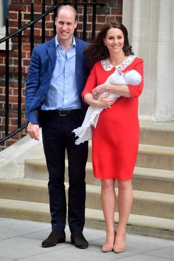 Kate Middleton avec son nouveau né, Louis, juste après l&#039;accouchement (avril 2018, Londres)