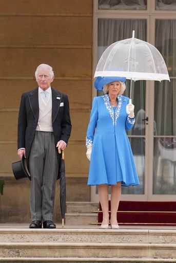Le prince Charles et sa femme la duchesse de Cornouailles Camilla à Buckingham Palace, le 11 mai 2022