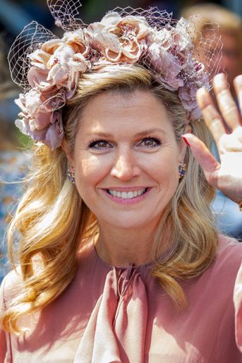La coiffe florale de la reine Maxima des Pays-Bas à Amsterdam, le 11 mai 2022
