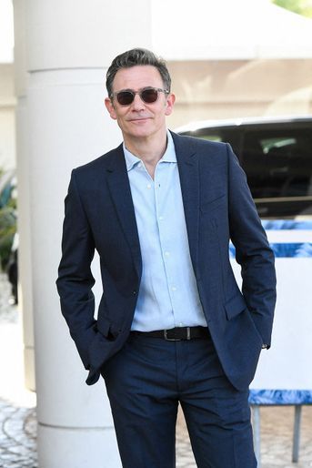 Michel Hazanavicius à la sortie de l'hôtel "Martinez" lors du 75ème Festival International du Film de Cannes, le 17 mai 2022.