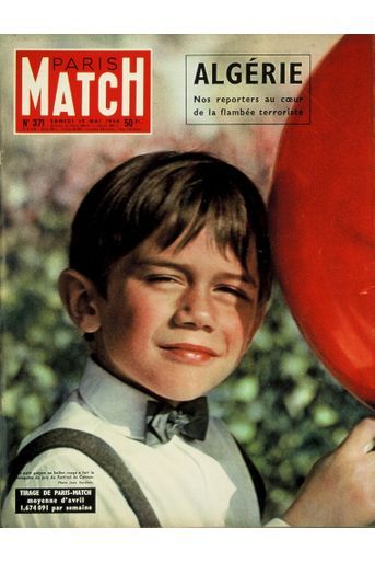 «Le petit garçon au ballon rouge (Pascal Lamorisse, ndlr) a fait la conquête du jury du Festival de Cannes.» - Paris Match n°371, daté du 19 mai 1956