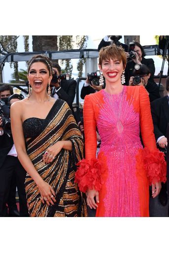 Rebecca Hall et Deepak Padukone - Montée des marches du film "Coupez !" pour la cérémonie d’ouverture du 75ème Festival International du Film de Cannes. Le 17 mai 2022.