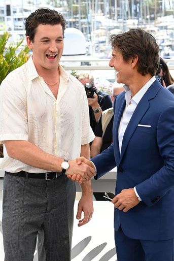 Miles Teller et Tom Cruise au photocall du film &quot;Top Gun: Maverick&quot; au Festival de Cannes, le 18 mai 2022. 