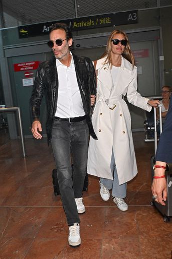 Anthony Delon et Sveva Alviti à l&#039;aéroport de Nice le 18 mai 2022, en plein Festival de Cannes.