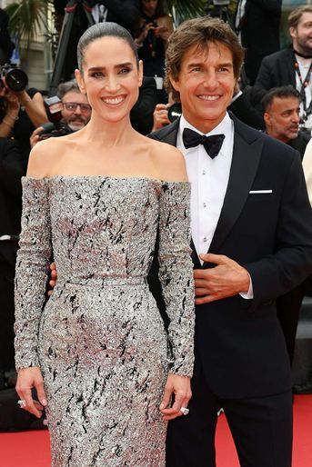 Tom Cruise et Jennifer Connelly - Montée des marches du film « Top Gun : Maverick » lors du 75ème Festival International du Film de Cannes. Le 18 mai 2022