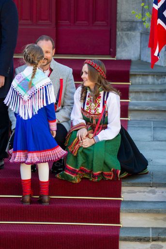 La princesse Ingrid Alexandra et son père le prince héritier Haakon de Norvège à Asker, le 17 mai 2022