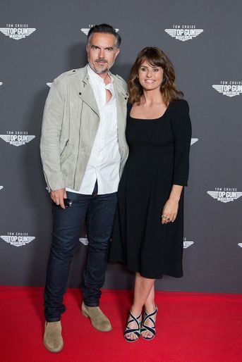 Maxime Chattam et sa femme Faustine Bollaert - Première du film &quot;Top Gun Maverick&quot; au cinéma UGC Normandie à Paris, le 19 mai 2022. 
