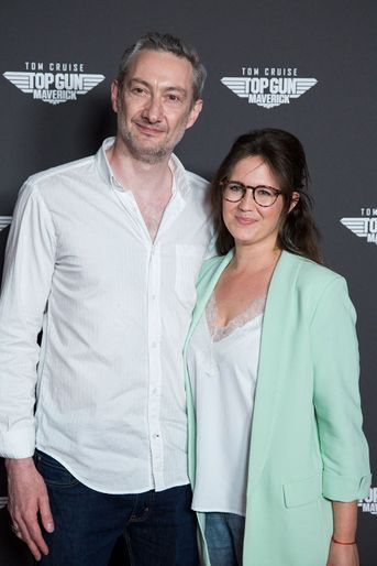 Vincent Desagnat et sa compagne Mathilde - Première du film "Top Gun Maverick" au cinéma UGC Normandie à Paris, le 19 mai 2022. 