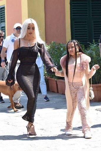 Kim Kardashian et sa fille North à Portofino, en Italie, le 21 mai 2022.