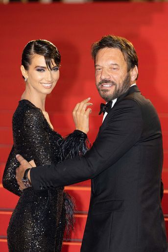 Samuel Le Bihan et sa compagne Stefania Cristian - Montée des marches pour le film «R.M.N» au Festival de Cannes, le 21 mai 2022.