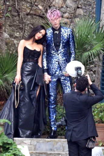 Machine Gun Kelly et sa fiancée Megan Fox au mariage de Kourtney Kardashian et Travis Baker, à Portofino, en Italie, le 22 mai 2022.