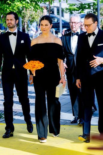 La princesse héritière Victoria de Suède avec son frère le prince Carl Philip et son mari le prince Daniel à Stockholm, le 24 mai 2022