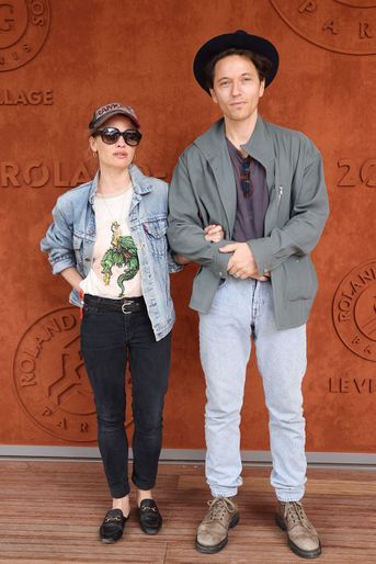 Mélanie Thierry et son compagnon, le chanteur Raphaël à Roland-Garros le 26 mai 2022.