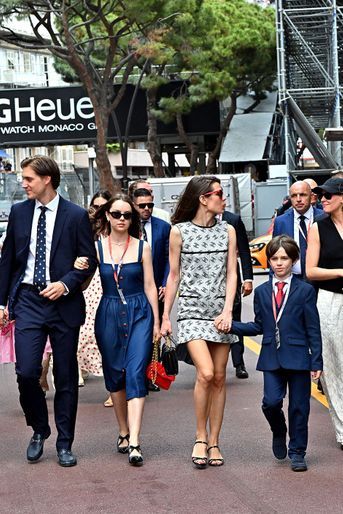 Ben-Sylvester Strautmann et sa compagne, la princesse Alexandra de Hanovre, Charlotte Casiraghi et son fils Raphaël Elmaleh lors du Grand Prix de Monaco 2022 de F1, à Monaco, le 29 mai 2022. 