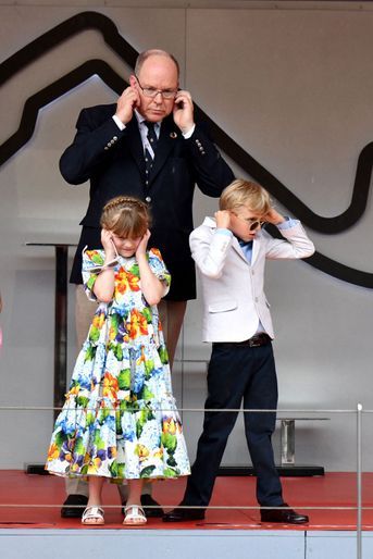 Le prince Jacques et la princesse Gabriella de Monaco avec leur père le prince Albert II à Monaco, le 29 mai 2022