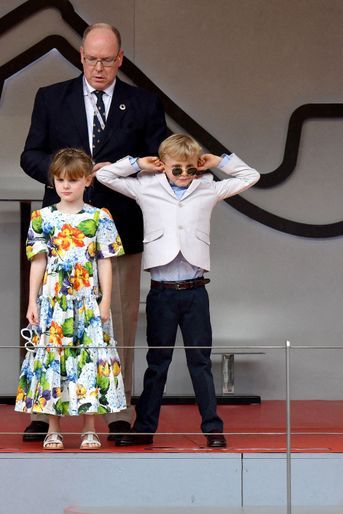 Le prince Jacques et la princesse Gabriella de Monaco avec leur père le prince Albert II à Monaco, le 29 mai 2022
