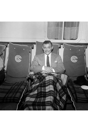 «Clark Gable reste, à 51 ans, 98 kilos et quatre divorces, le jeune premier américain préféré de l&#039;Europe.» - Paris Match n°166, 17 mai 1952