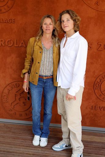 Sarah Lavoine et son fils Roman à Roland Garros, le 1er juin 2022.