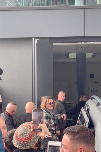 Johnny Depp arrive à la salle Sage Gateshead, en Angleterre, le 2 juin 2022.