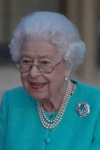 La broche de la reine Elizabeth II, le 2 juin 2022 au soir, pour son Jubilé de platine