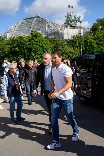 Rafael Nadal sur le pont Alexandre III, à Paris, le 6 juin 2022.