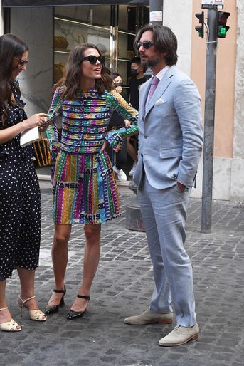 Charlotte Casiraghi et son mari Dimitri Rassam assistent à un mariage d&#039;amis à la basilique San Lorenzo in Lucina à Rome, le 4 juin 2022. 