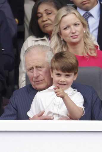 Lindsay Wallace, derrière le prince Charles et son petit-fils le prince Louis de Cambridge, à la parade du Jubilé de platine de la reine Elizabeth II, le 5 juin 2022