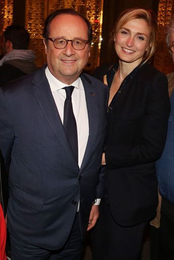 François Hollande et Julie Gayet à la soirée célébrant le lancement de la saison 3 de la série "Dix pour cent" à Paris le 25 avril 2018. 