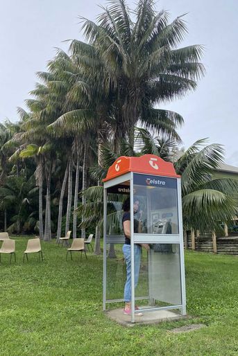 Une des cabines téléphoniques de l’île.