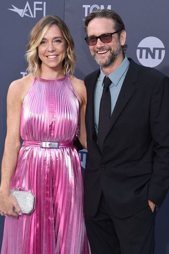 Sian Heder et son mari David Newsom lors de la 48ème édition des AFI Life Achievement Award, au Dolby Theatre, à Los Angeles, le 9 juin 2022.
