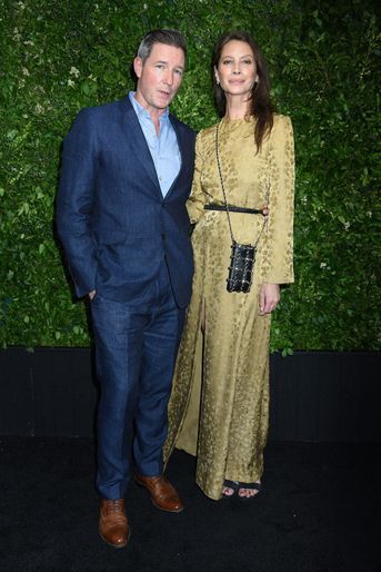 Edward Burns et sa femme Christy Turlington au dîner des artistes organisé par Chanel, en marge du Tribeca Film Festival, à New York le 13 juin 2022.