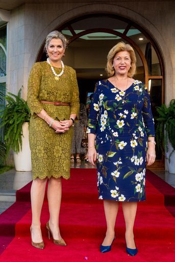 La reine Maxima des Pays-Bas avec la Première dame ivoirienne à Abidjan en Côte d'Ivoire, le 14 juin 2022