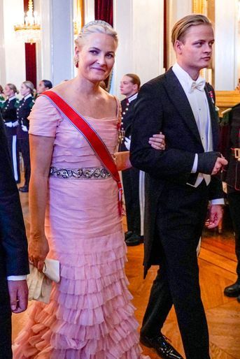 La princesse Mette-Marit de Norvège dans une robe Emilio Pucci, à Oslo le 17 juin 2022