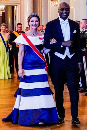 La princesse Märtha Louise de Norvège dans une robe de sa mère la reine Sonja, à Oslo le 17 juin 2022