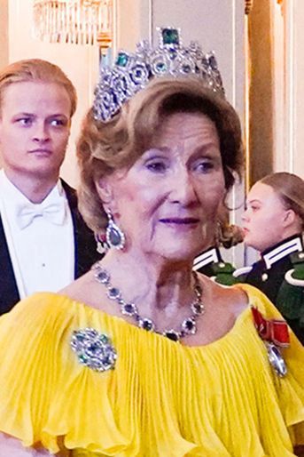 Le diadème de la reine Sonja de Norvège à Oslo, le 17 juin 2022 : la Leuchtenberg Emerald Tiara