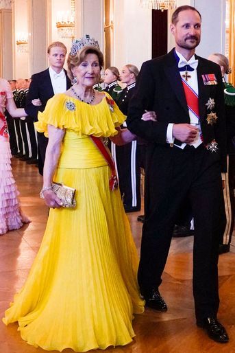 La reine Sonja de Norvège dans une robe Erik Mortensen, à Oslo le 17 juin 2022