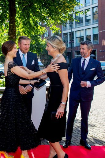 La princesse Mary de Danemark et la reine Maxima des Pays-Bas, avec leurs époux, à La Haye le 20 juin 2022