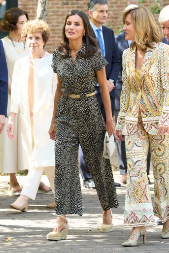 La reine Letizia d'Espagne dans une combinaison pantalon Mango à Madrid, le 17 juin 2022