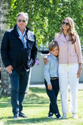 Le prince Nicolas de Suède avec ses parents dans l&#039;Ångermanland, le 21 juin 2022