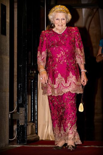 La princesse Beatrix des Pays-Bas à sa sortie du Palais royal à Amsterdam, le 22 juin 2022