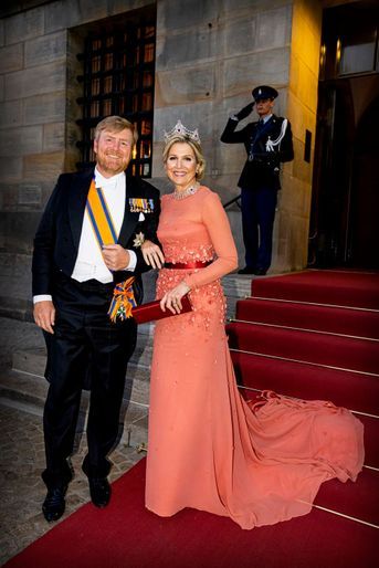 La reine Maxima et le roi Willem-Alexander des Pays-Bas à leur sortie du Palais royal à Amsterdam, le 22 juin 2022