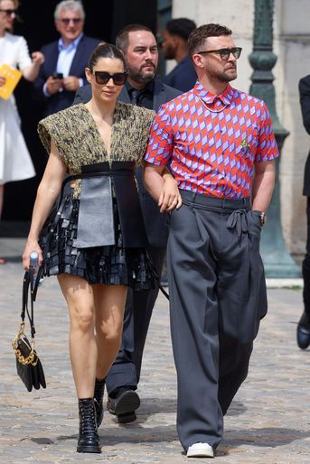 Justin Timberlake et sa femme Jessica Biel au défilé Louis Vuitton Homme printemps-été 2023, à Paris, le 23 juin 2022.