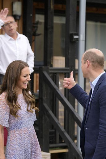 Le prince William et Kate Middleton lors d'une visite à l'organisme de bienfaisance pour le logement "Jimmy's" à Cambridge, le 23 juin 2022.