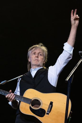 Paul McCartney sur la scène du Festival de Glastonbury, à Worthy Farm, Pliton, au Royaume-Uni, le 25 juin 2022.