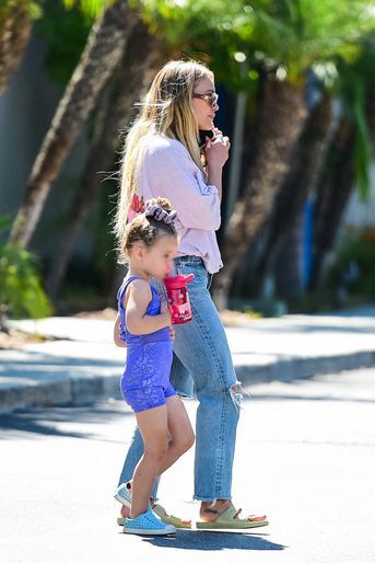 Hilary Duff et sa fille Banks, le 26 juin 2022 à Los Angeles.