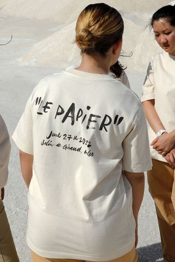 Défilé "Le Papier" de Jacquemus à Arles, le 27 juin 2022.
